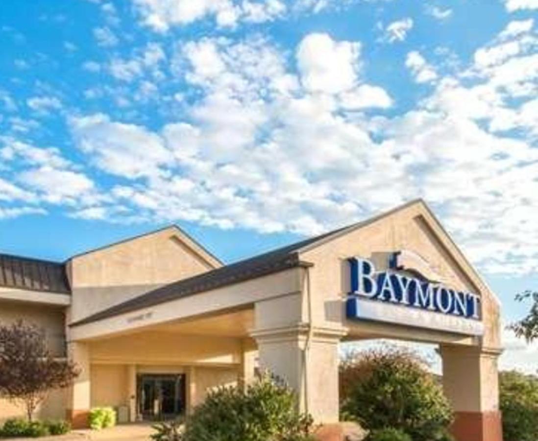 Baymont By Wyndham Topeka Exterior foto